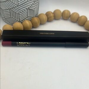 Laritzy Gel Lip Liner -Merlot (red)